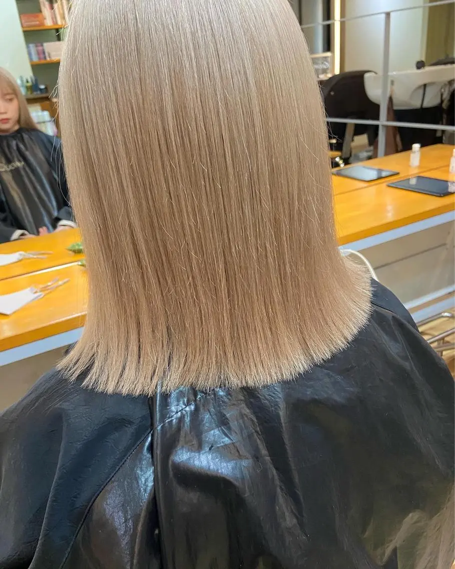 カラー ブリーチ SALTWATER AYARIのヘアスタイル