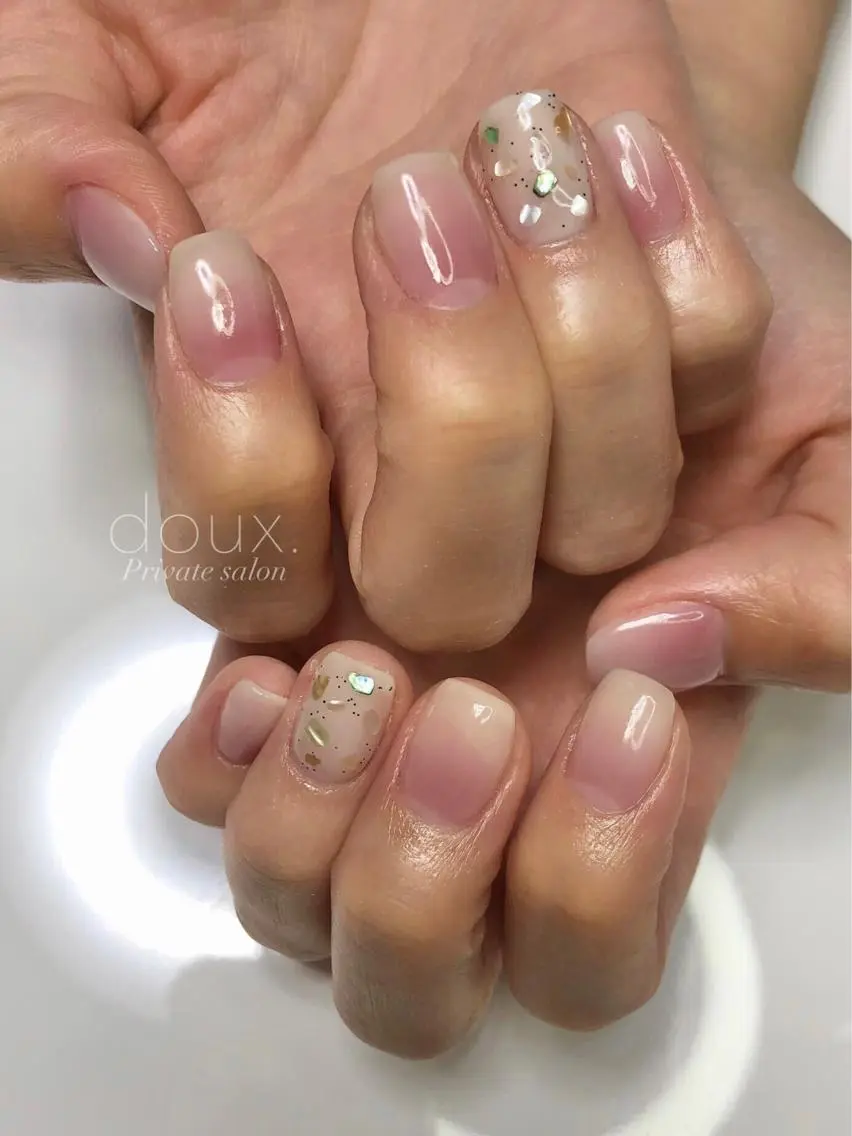ネイル キラキラネイル ニュアンスネイル 春ネイル doux. nailのネイルデザイン