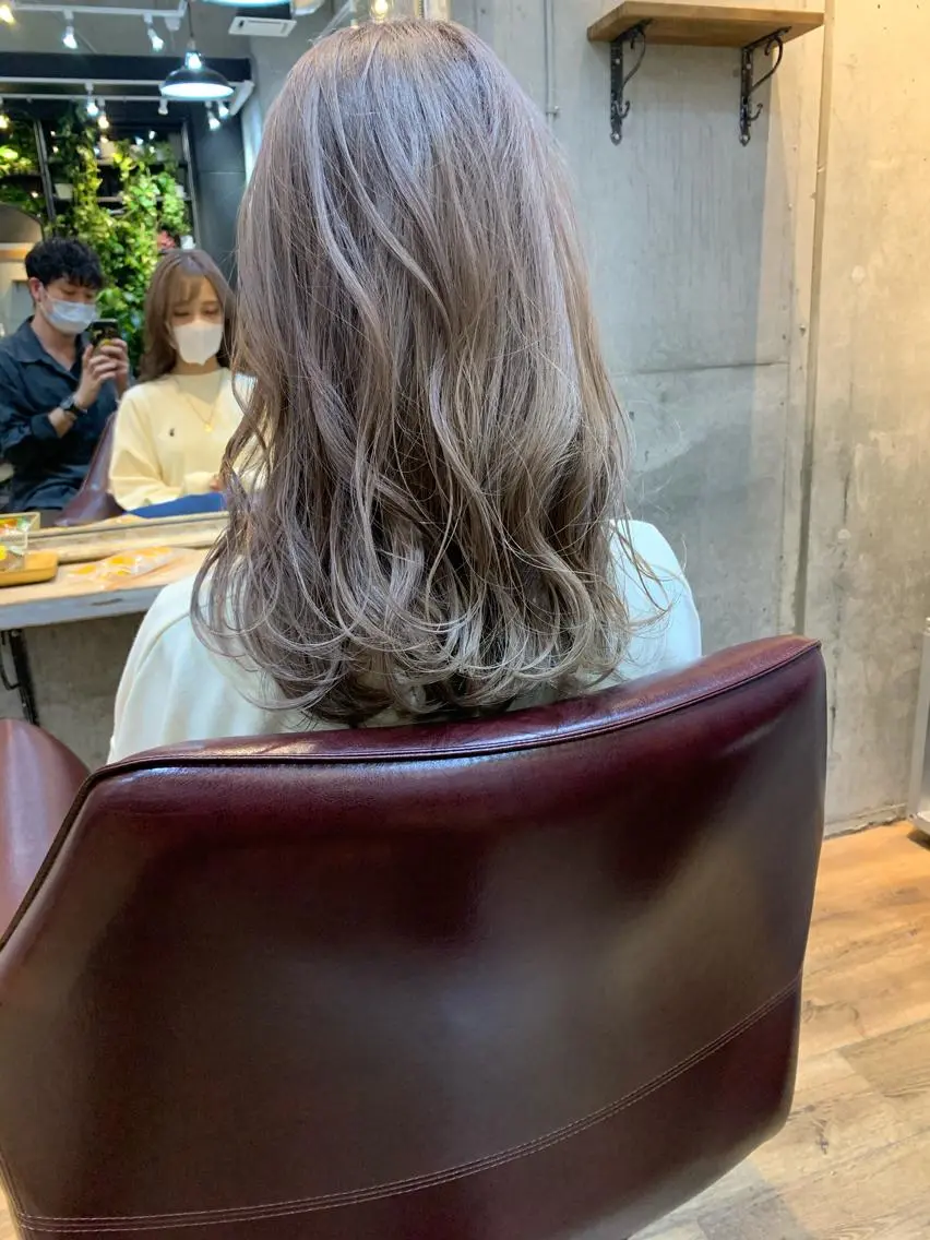 セミロング カラー 安達 俊亮のヘアスタイル