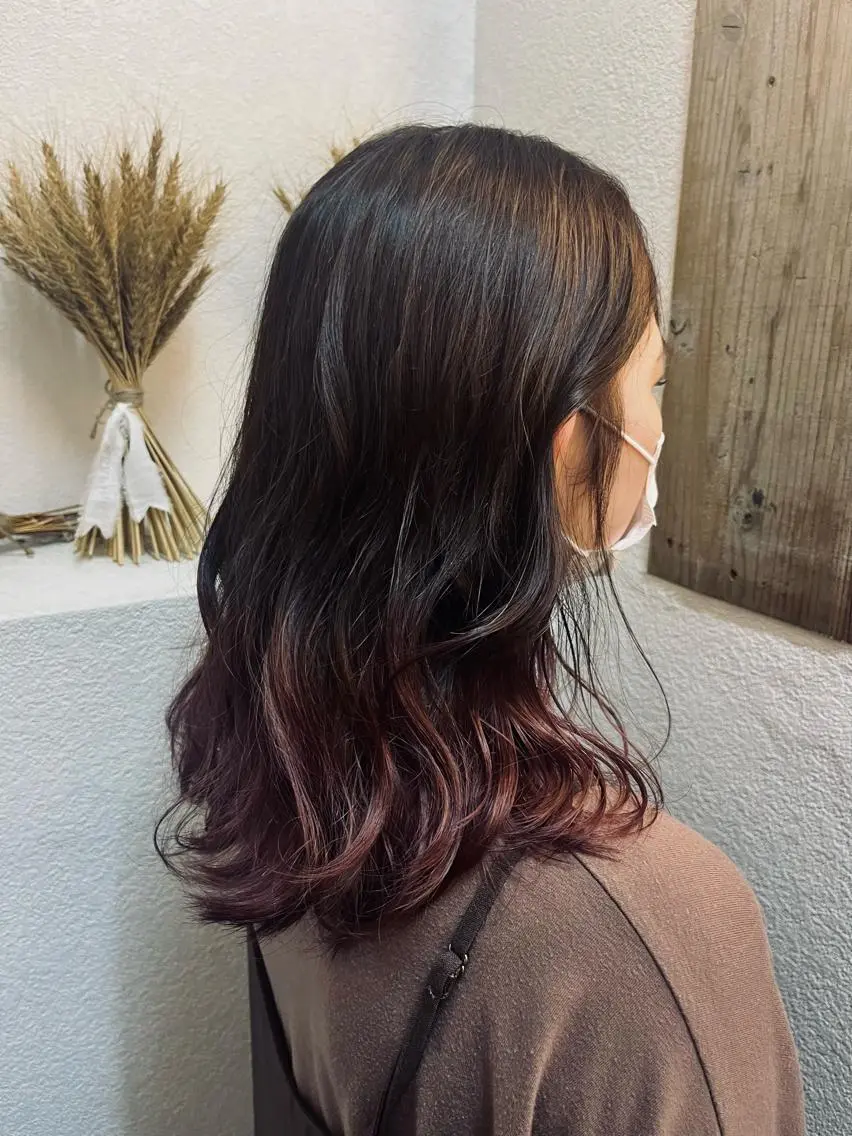 ミディアム カラー グラデーションカラー ピンクカラー cana 札幌レイヤースタイルのヘアスタイル