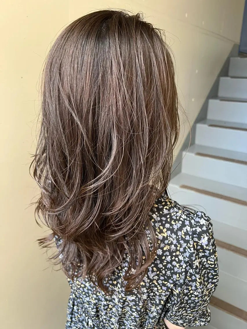 セミロング カラー 吉田 淳則のヘアスタイル