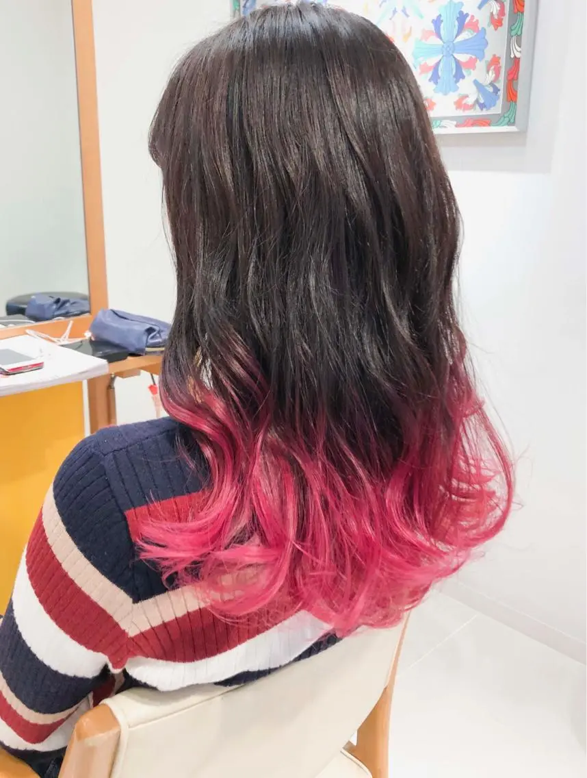 ロング カラー グラデーションカラー レッドカラー Days 透明感カラーのヘアスタイル