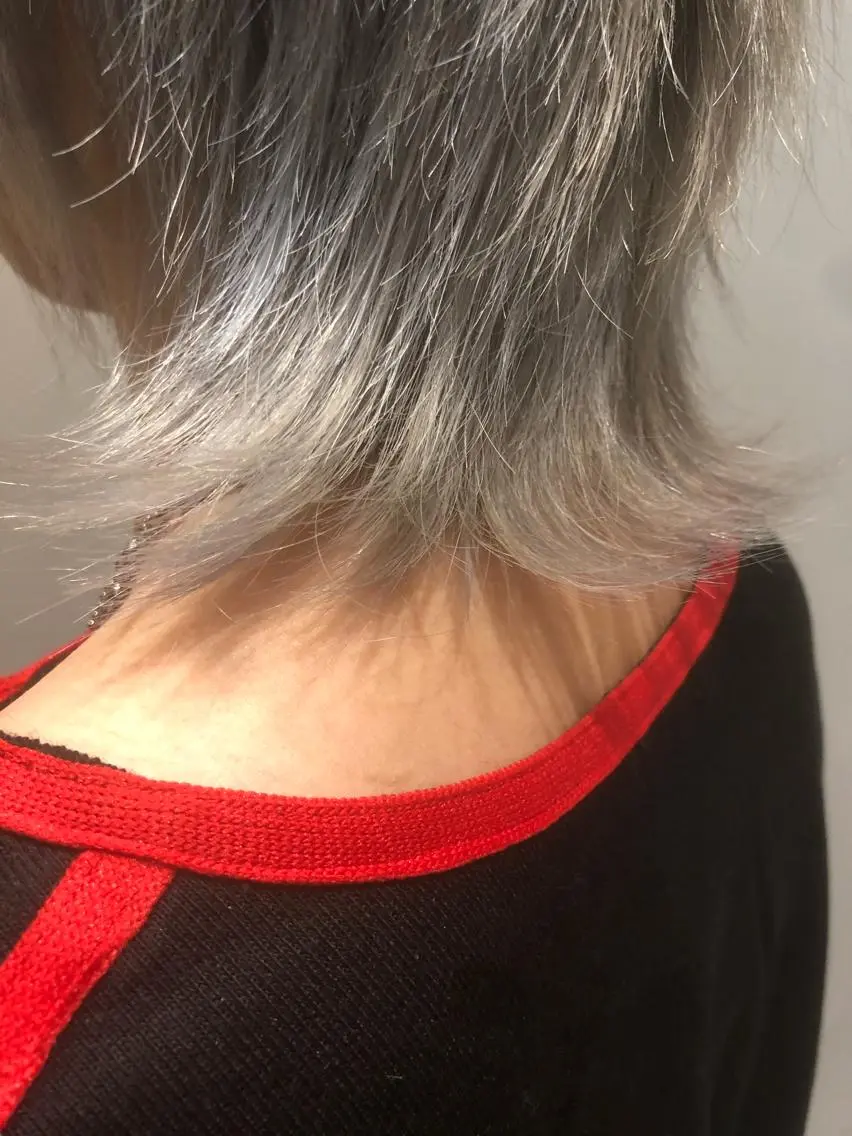 ショート カラー ブリーチ ワタナベ テルマサのヘアスタイル