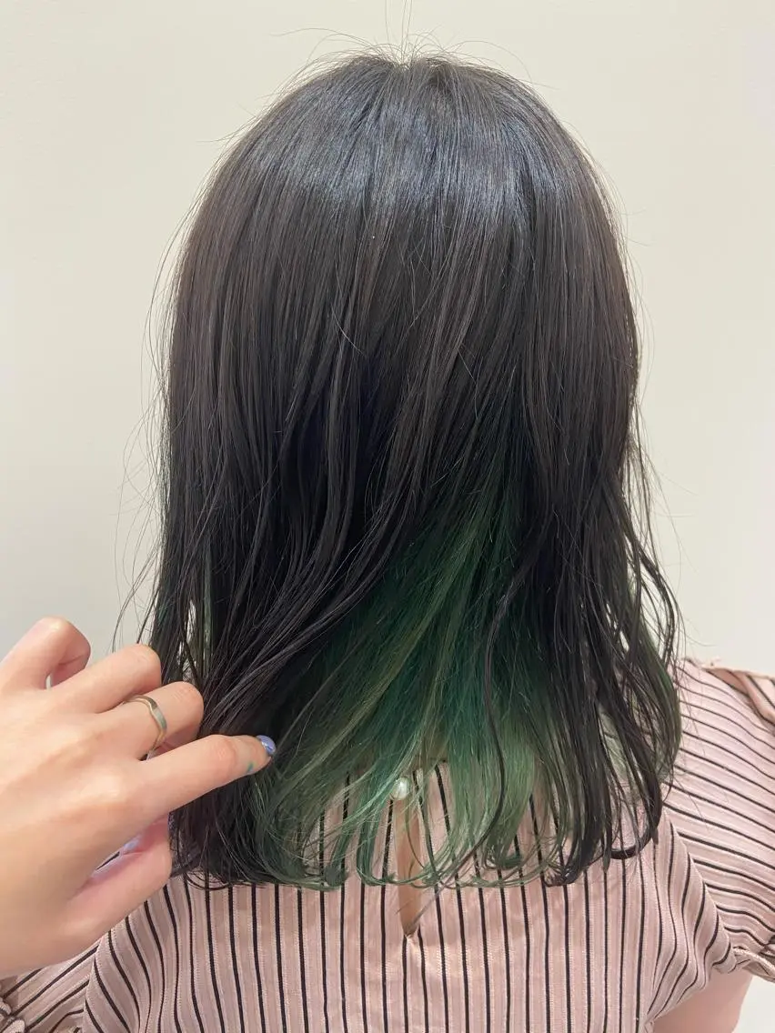 ミディアム カラー インナーカラー ヘアカラー Amour なぐらのヘアスタイル