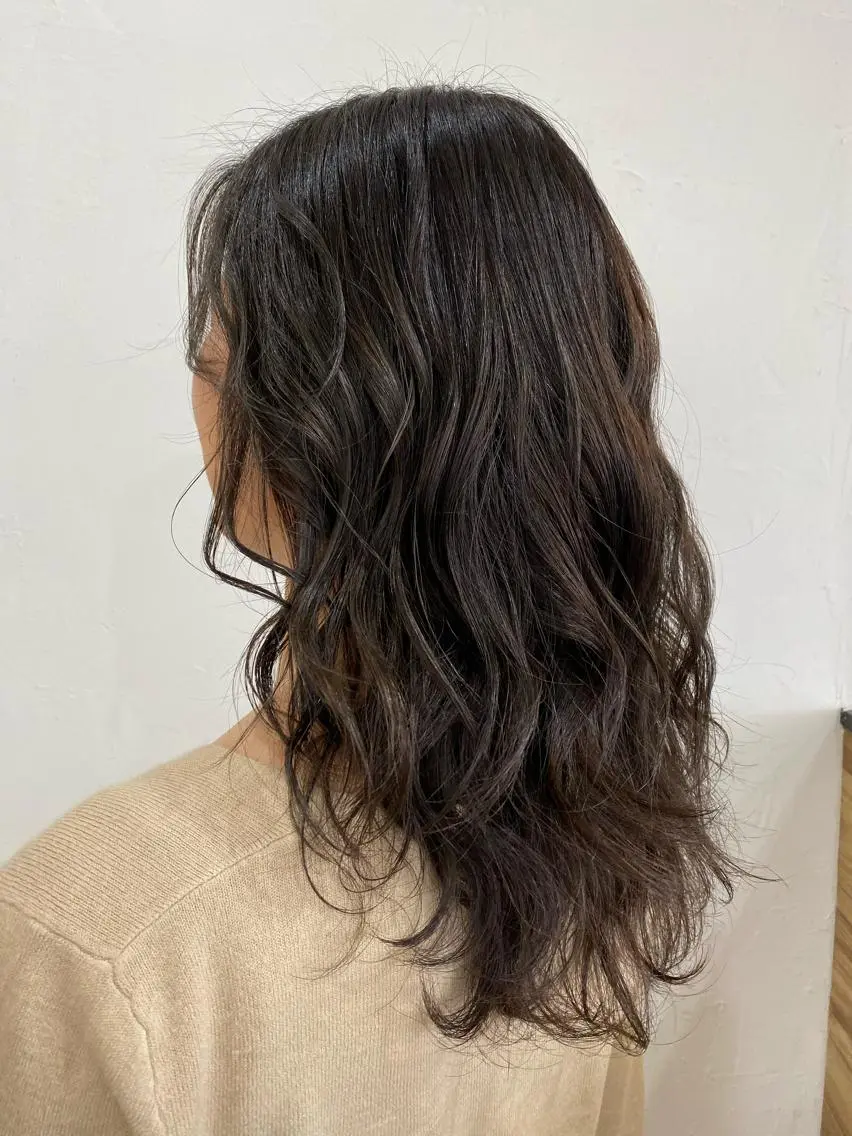 セミロング カラー ヘアアレンジ ベージュカラー ショコラベージュ 透明感カラー トリートメント 暗髪カラー🫐 おくだりんかのヘアスタイル