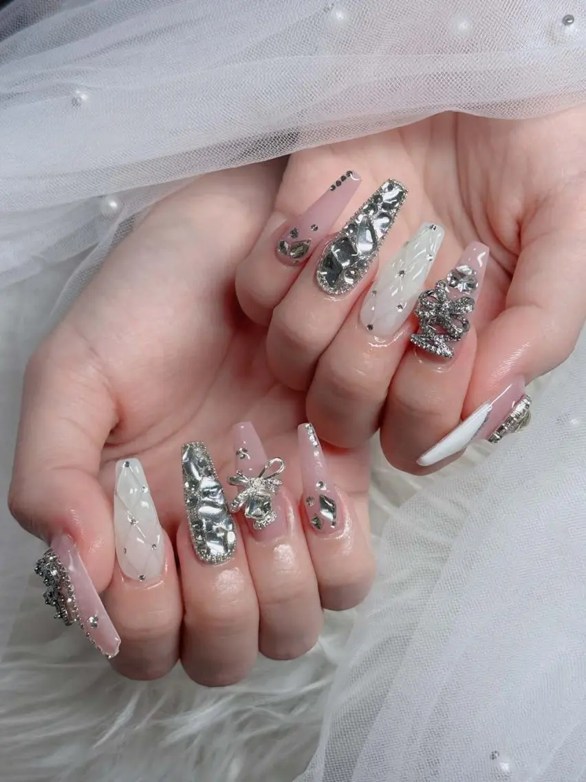 ネイル オーロラネイル フレンチネイル ジェルネイル ハロウィン キラキラネイル ハンドネイル Hbaby nailのネイルデザイン