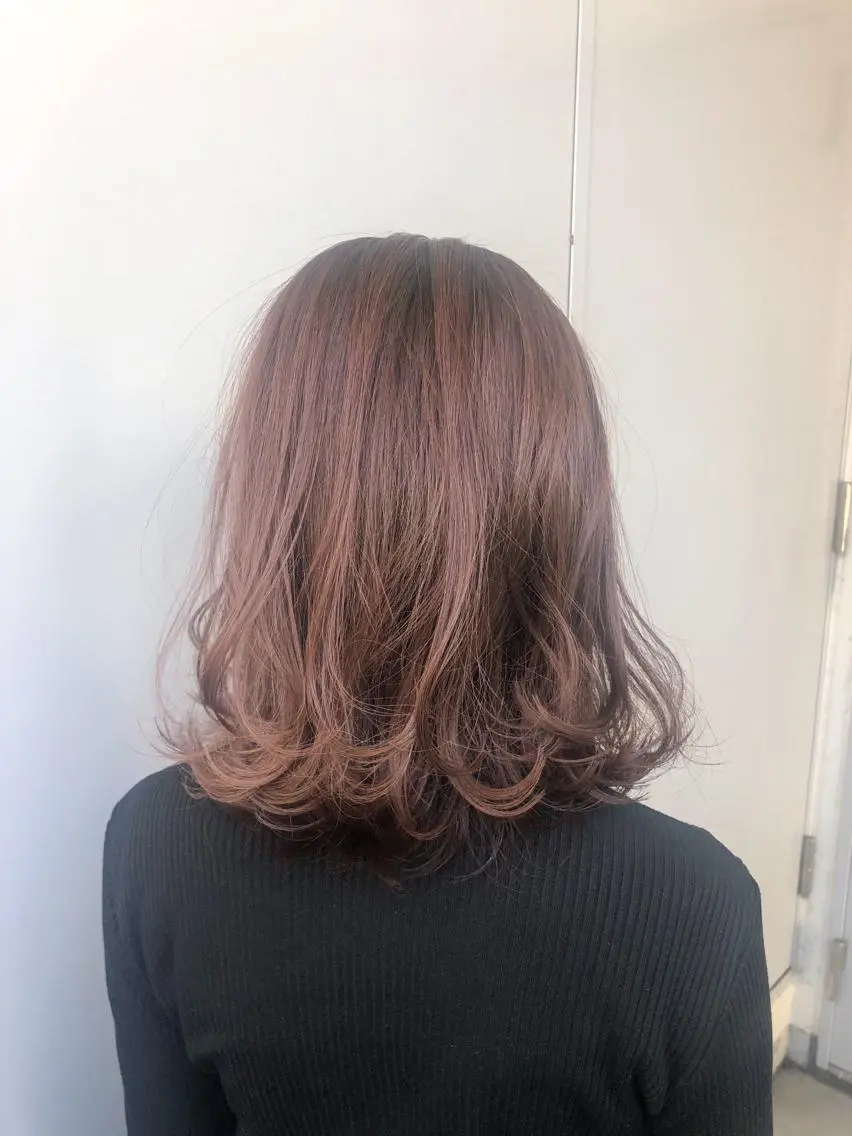 ミディアム カラー パーマ ヘアアレンジ メンズ ネイル マツエク・マツパ ベージュカラー ピンクカラー ピンクベージュ カラーマツエク ピンク 当日予約⭕️ Rene’のヘアスタイル
