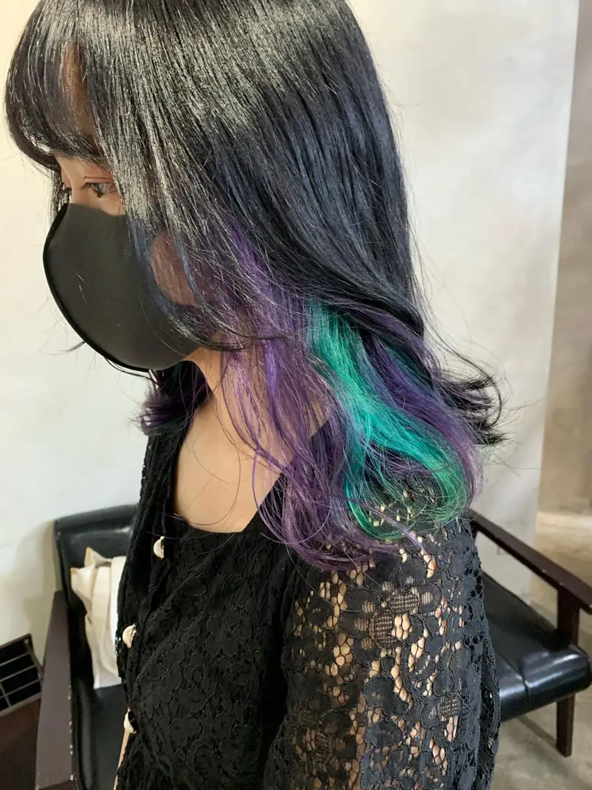ミディアム カラー アッシュ エメラルドグリーン インナーカラー ラベンダーカラー ラベンダーアッシュ カット ヘアカラー トリートメント トリートメント /カラー/NAOKIのヘアスタイル
