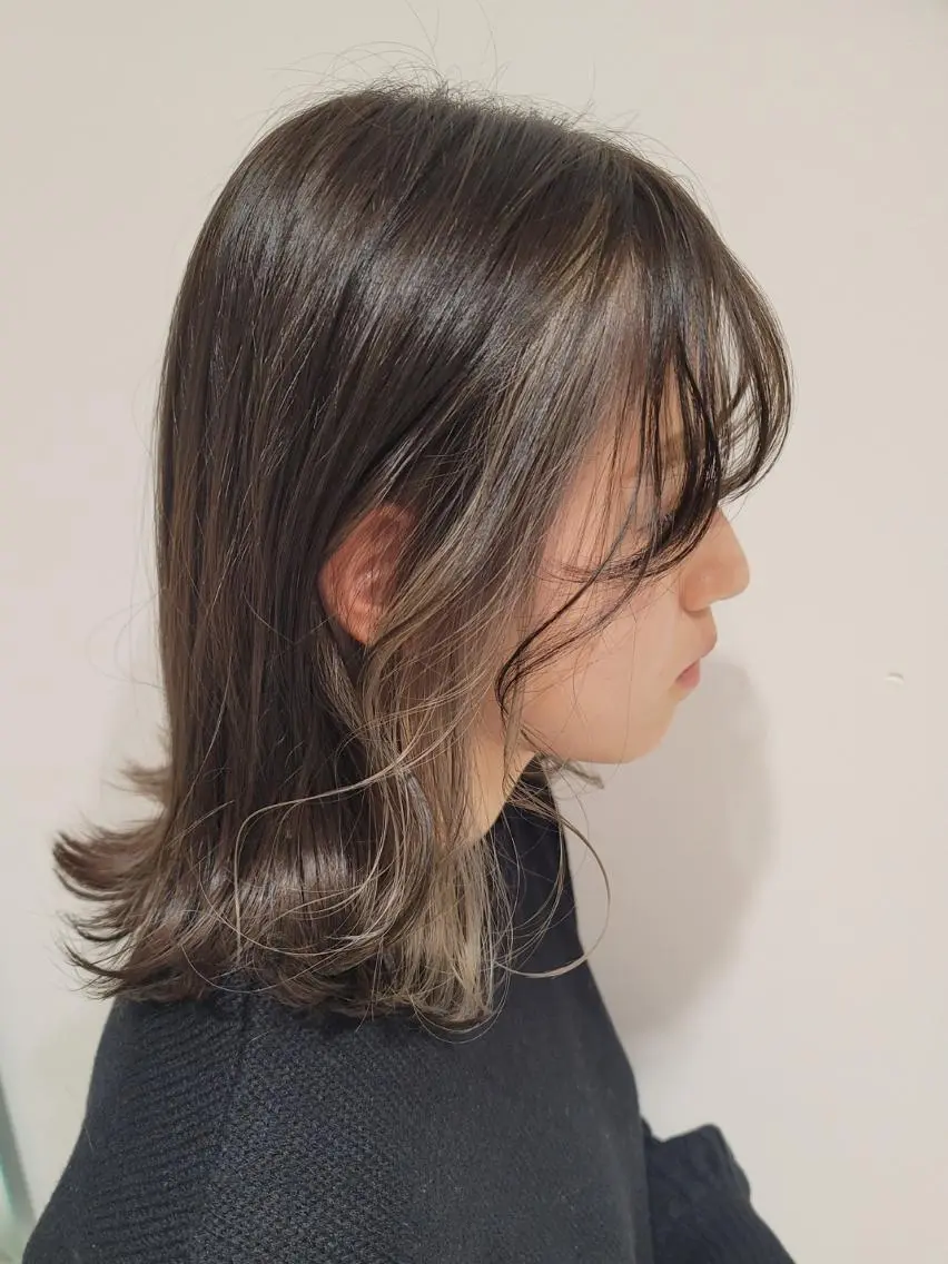 ミディアム カラー ミストバング フェイスフレーミング インナーカラー くびれヘア カット 鈴木 翠のヘアスタイル
