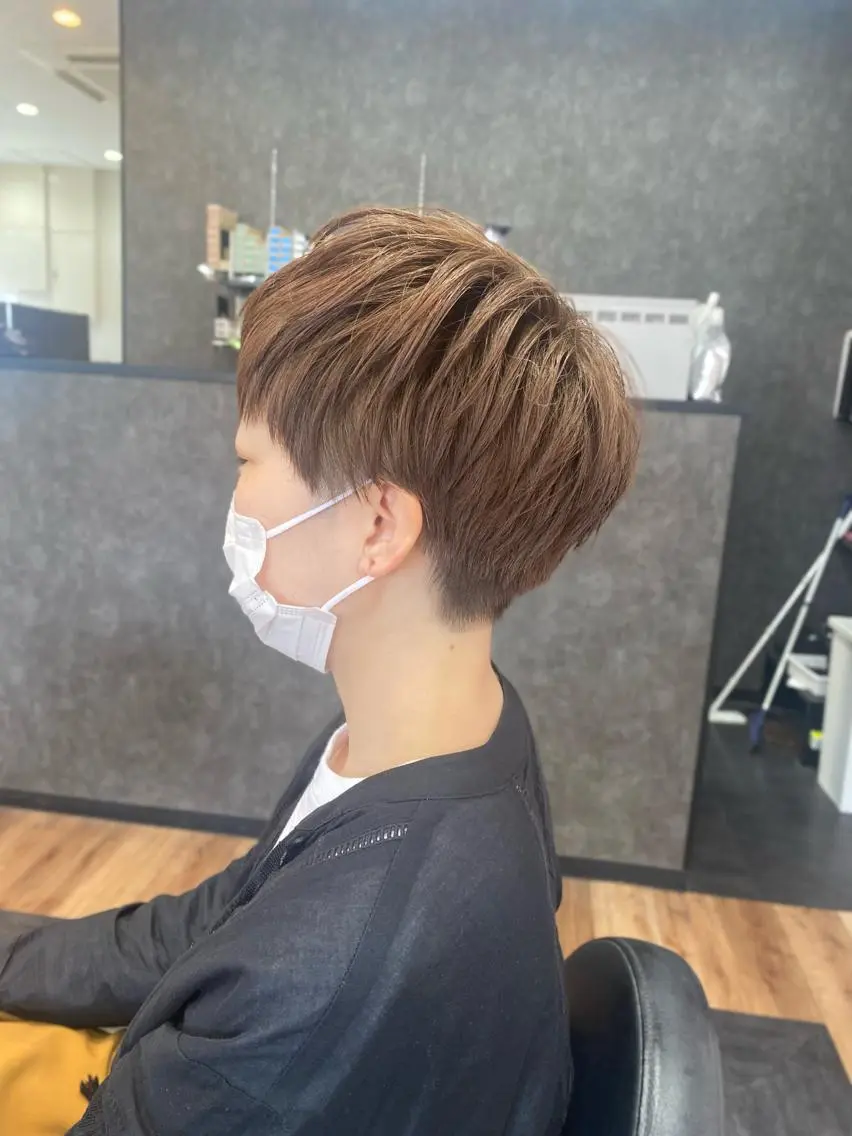 ショート カラー カット ヘアカラー 矢部 萌深のヘアスタイル