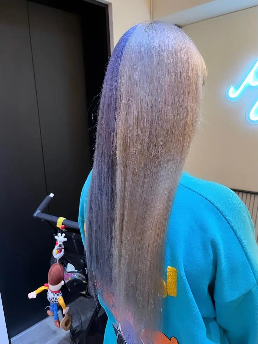 ロング カラー ツートーンカラー ヘアカラー ハイトーンカラー 🦋yuri🦋のヘアスタイル
