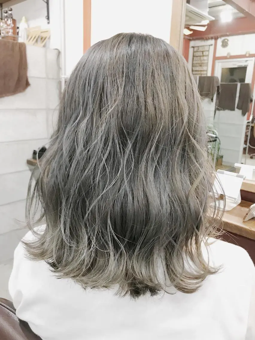 セミロング 高梨 里穂のヘアスタイル