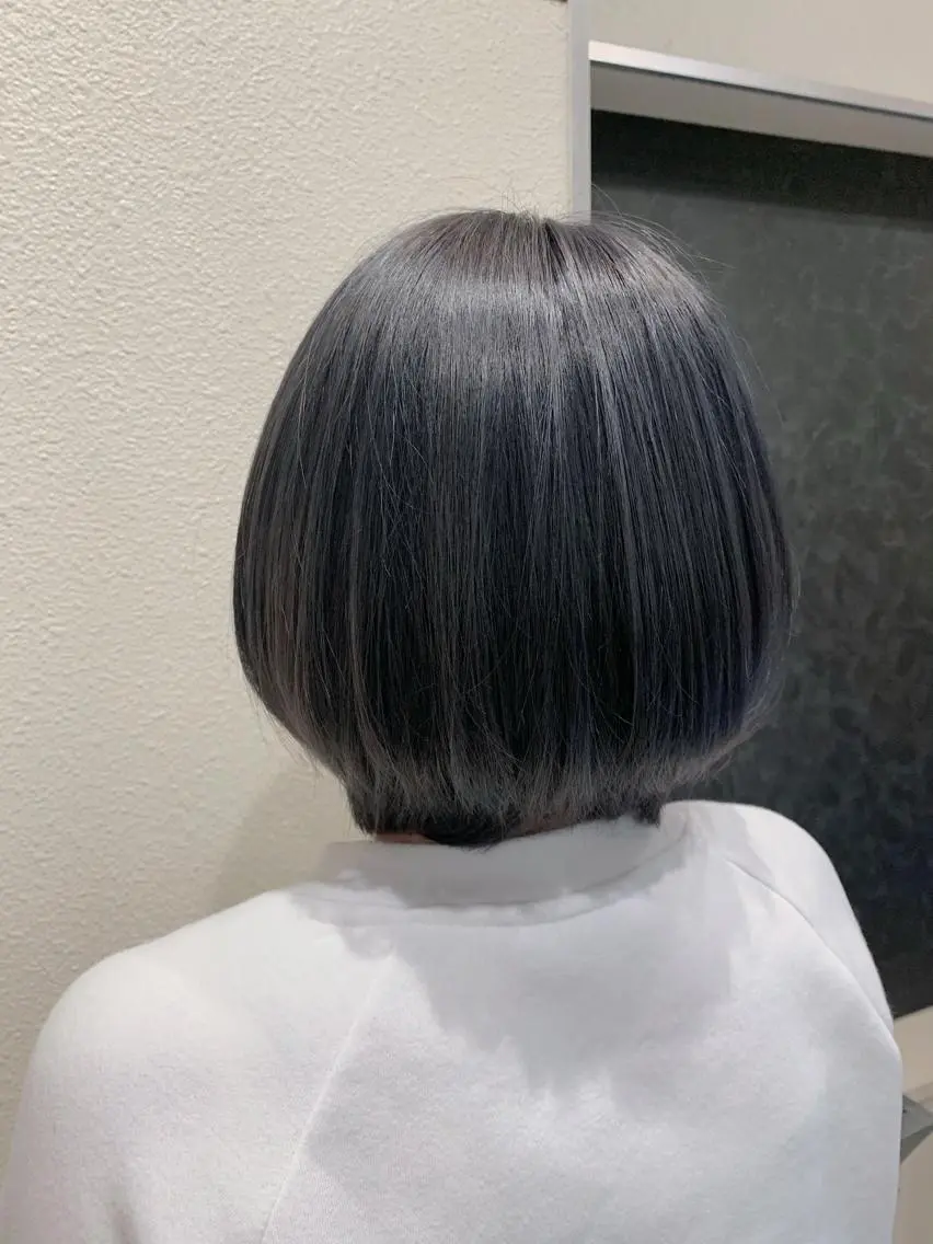 ショート カラー アッシュ アッシュグレー ブリーチ 藤本 麻衣のヘアスタイル