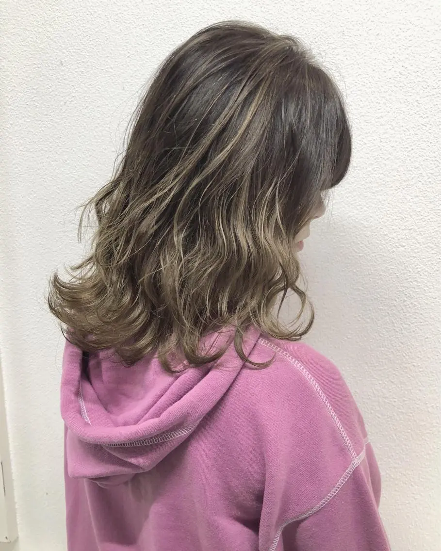 セミロング カラー ヘアアレンジ バレイヤージュ グラデーションカラー ハイライトカラー ハイライト レイヤーカット ヘアカラー トリートメント GiseL天神カラー 髪質改善/ブリーチのヘアスタイル