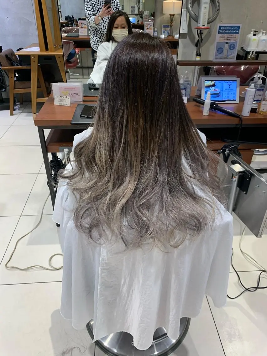 ロング カラー グラデーションカラー AQUA 平田真一のヘアスタイル