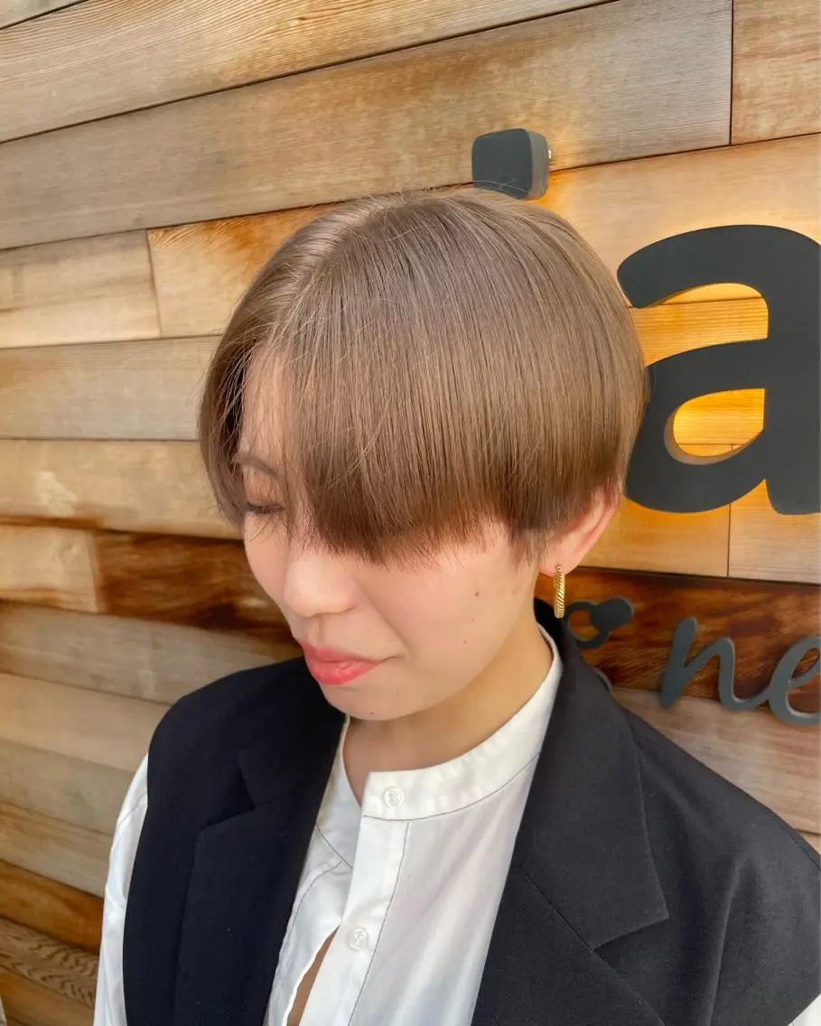 ショート カラー NATSUMI 🐻‍❄️🤍のヘアスタイル