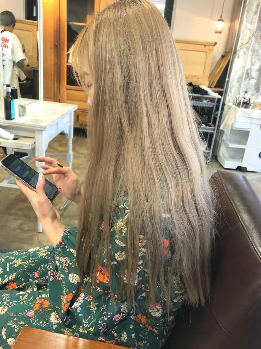 ロング カラー ベージュカラー ブリーチ ケアブリーチ Pia ツボイ ケイタのヘアスタイル