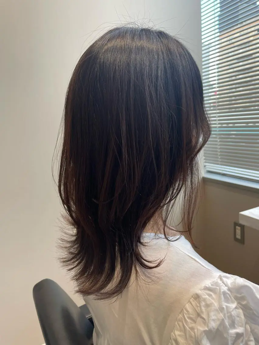 ミディアム カラー 齋藤 真子のヘアスタイル