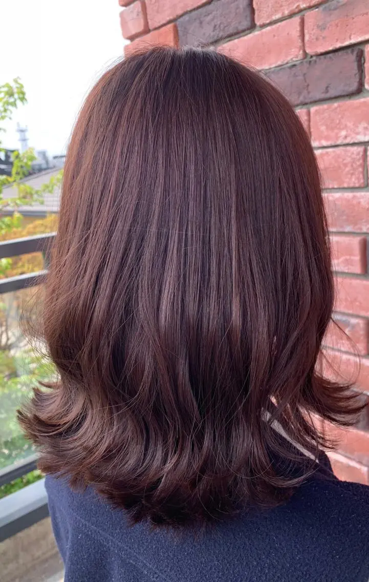 ミディアム カラー ボルドーカラー 工藤 萌香のヘアスタイル