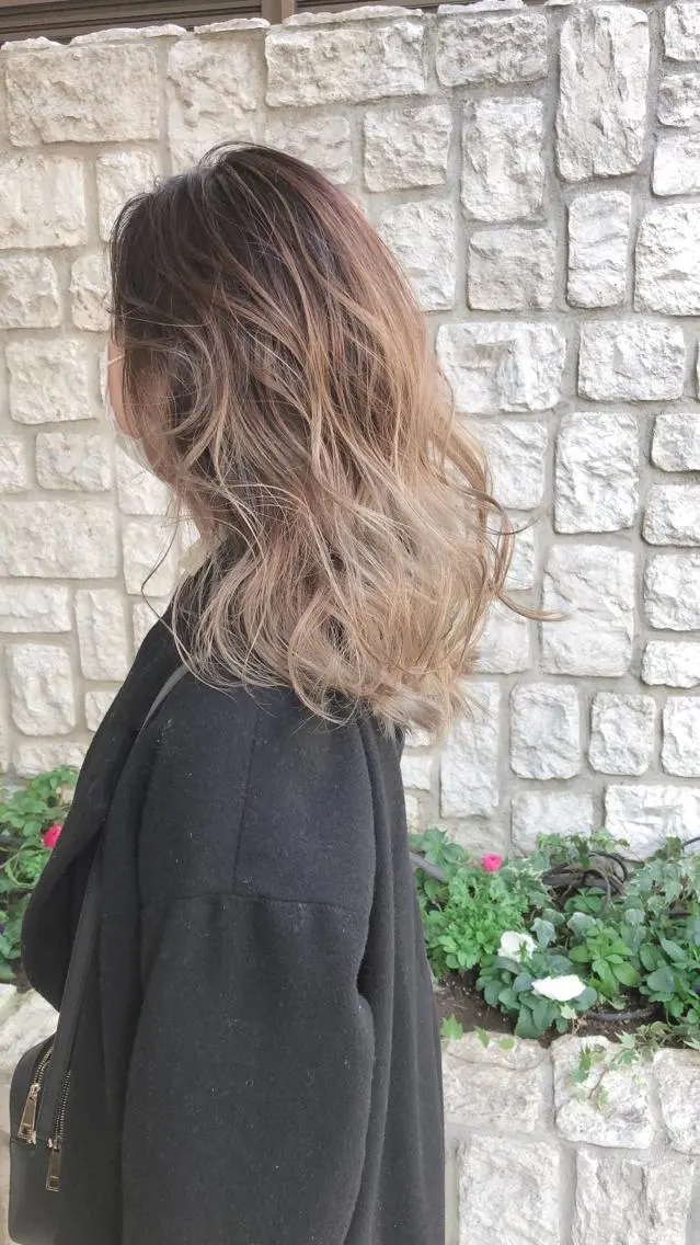 セミロング カラー パーマ ヘアアレンジ バレイヤージュ ベージュカラー ピンクカラー ピンクベージュ レイヤーカット カット 縮毛矯正 トリートメント 髪質改善/透明感 OAK兵庫のヘアスタイル