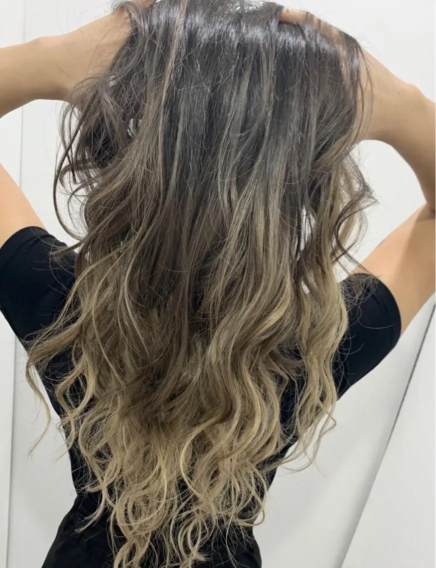 ロング カラー バレイヤージュ エクステ レイヤーカット ハイトーン&透明感 カラー☘️片山優陽のヘアスタイル