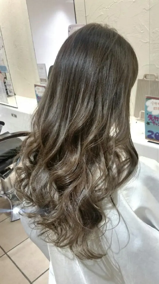 セミロング ロング カラー ヘアアレンジ グラデーションカラー グレージュ 【髪質改善美容師】t occa茨木篠原健太のヘアスタイル
