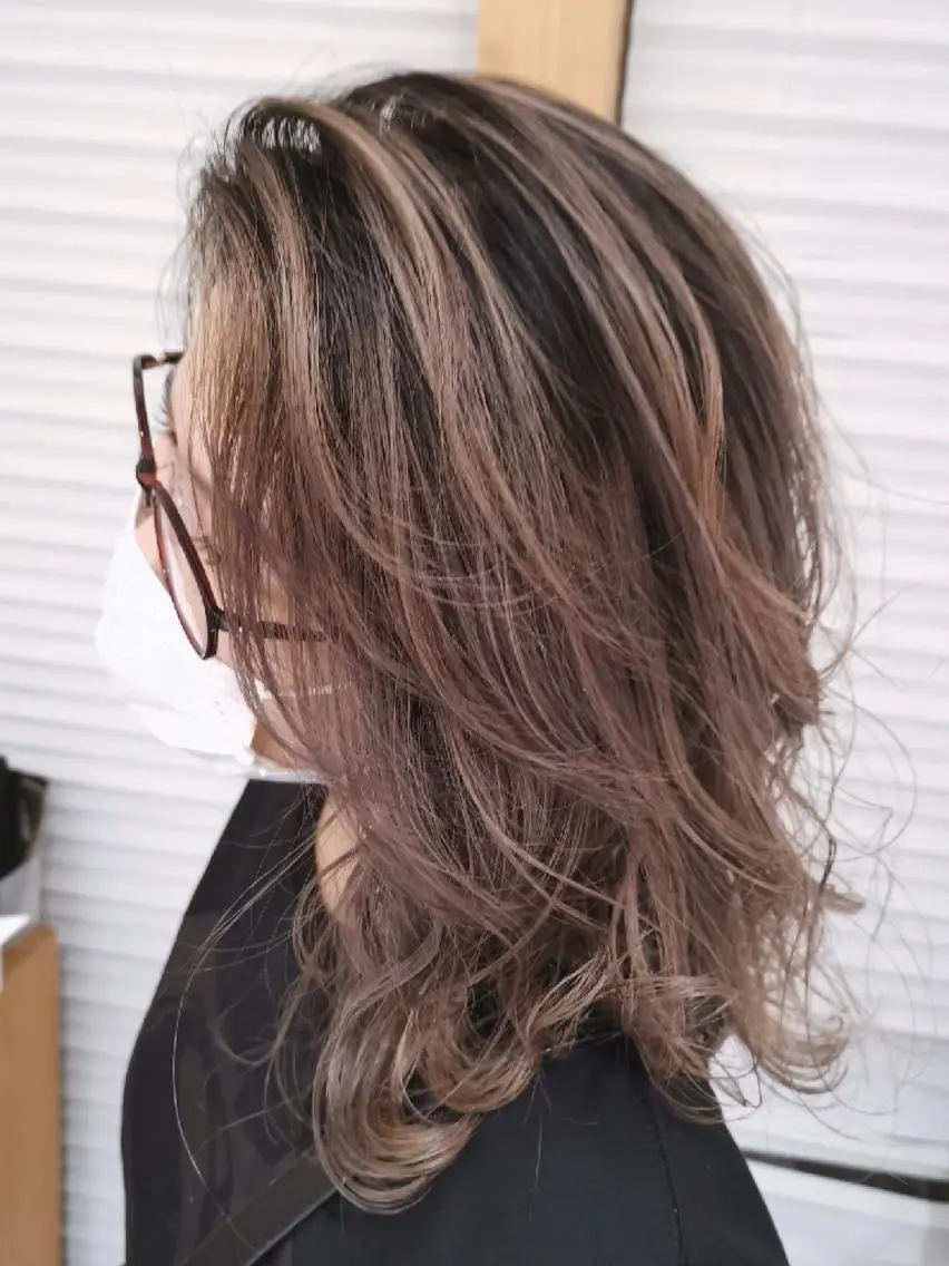 ロング カラー バレイヤージュ レイヤーカット . YULIAのヘアスタイル