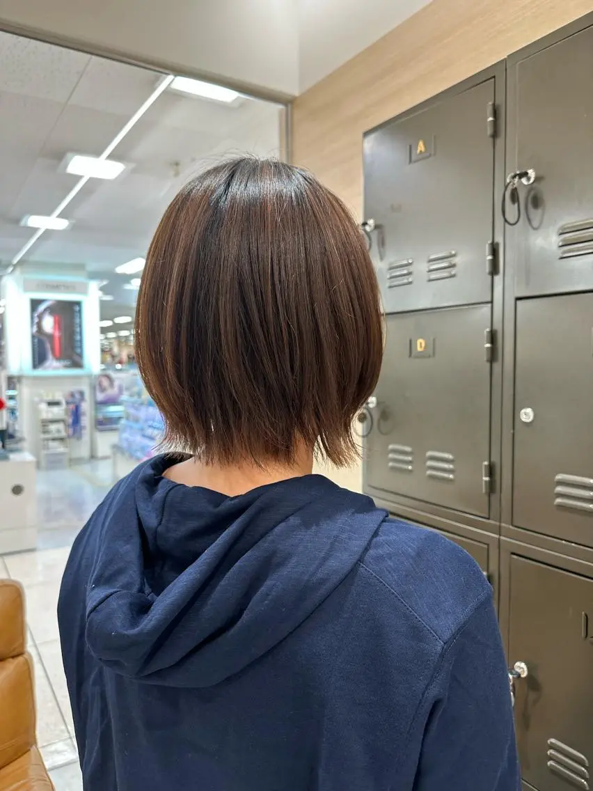 ミディアム 神田 桃菜のヘアスタイル