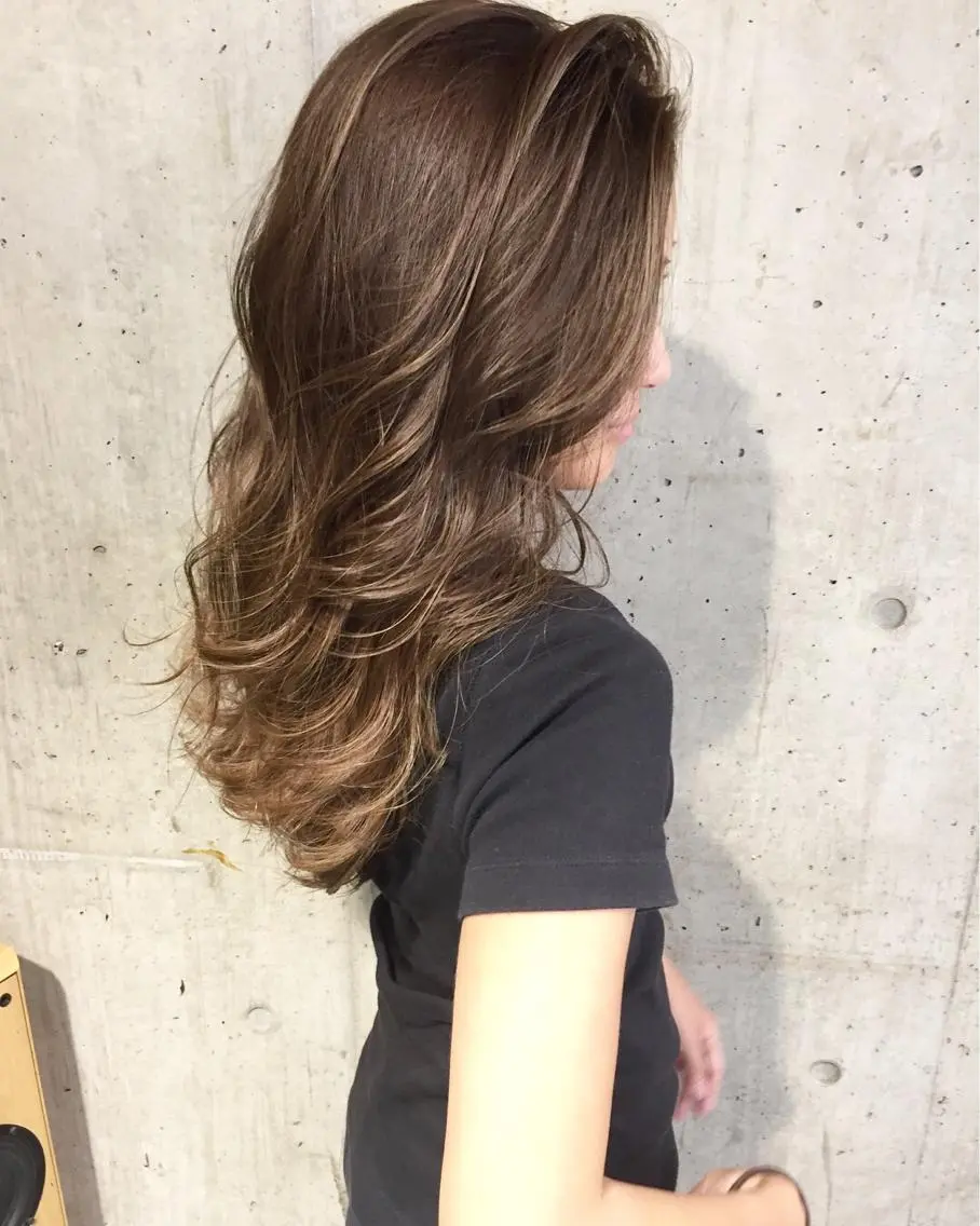 ロング カラー パーマ ヘアアレンジ メンズ キッズ ネイル マツエク・マツパ メンズハイライト グレージュ ハイライトカラー 外国人風カラー ハイライト ヘアカラー トリートメント ヘッドスパ 顔まわりレイヤー× 韓国ヘアオタベシンヤのヘアスタイル