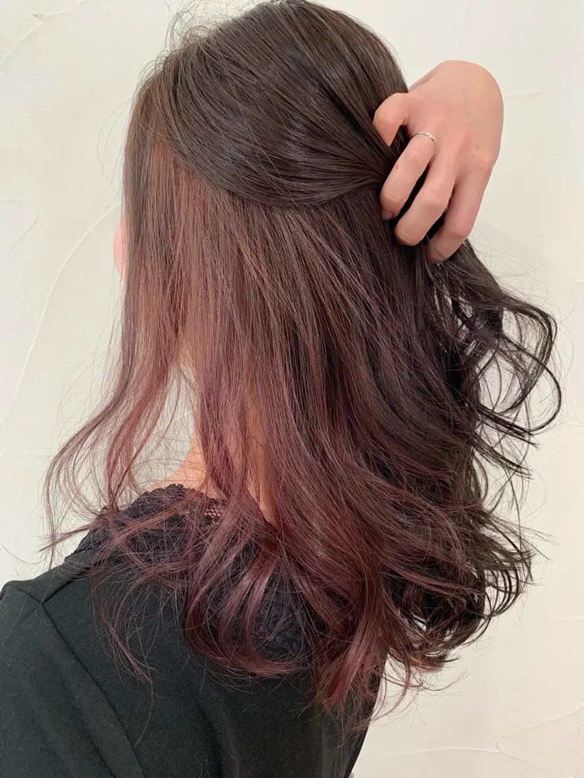 ロング カラー 乳井 悠香のヘアスタイル