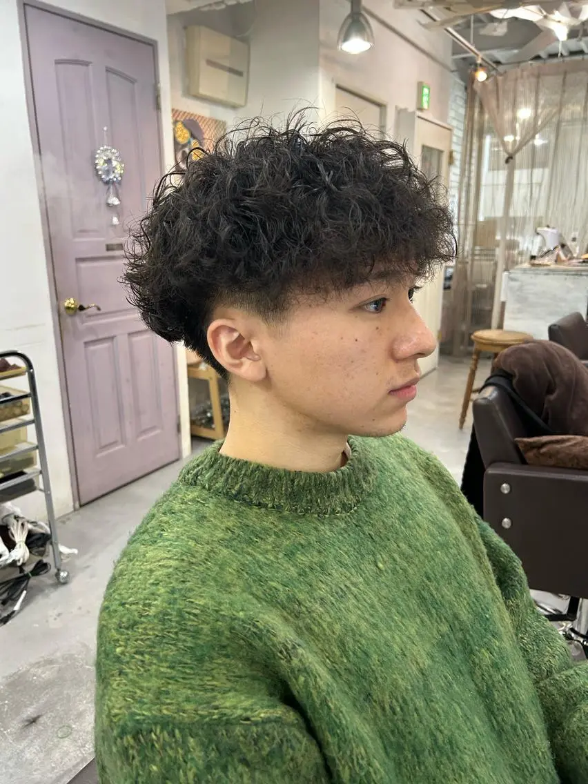 ショート パーマ メンズ メンズブリーチ メンズハイライト メンズインナーカラー メンズパーマ プードルパーマ 💈メンズ短髪特化 ✂︎伊藤大輝💈のヘアスタイル