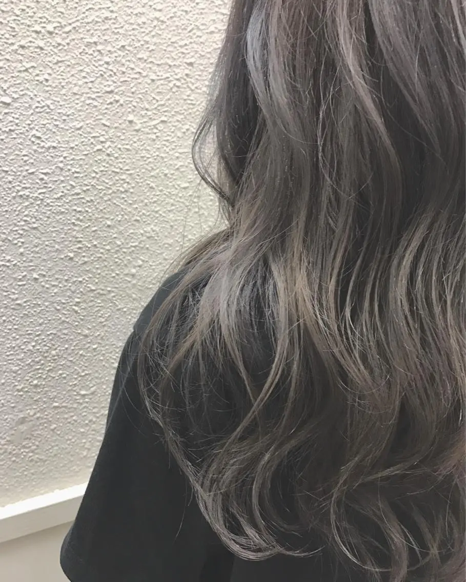 ロング カラー シルバー にった みずきのヘアスタイル