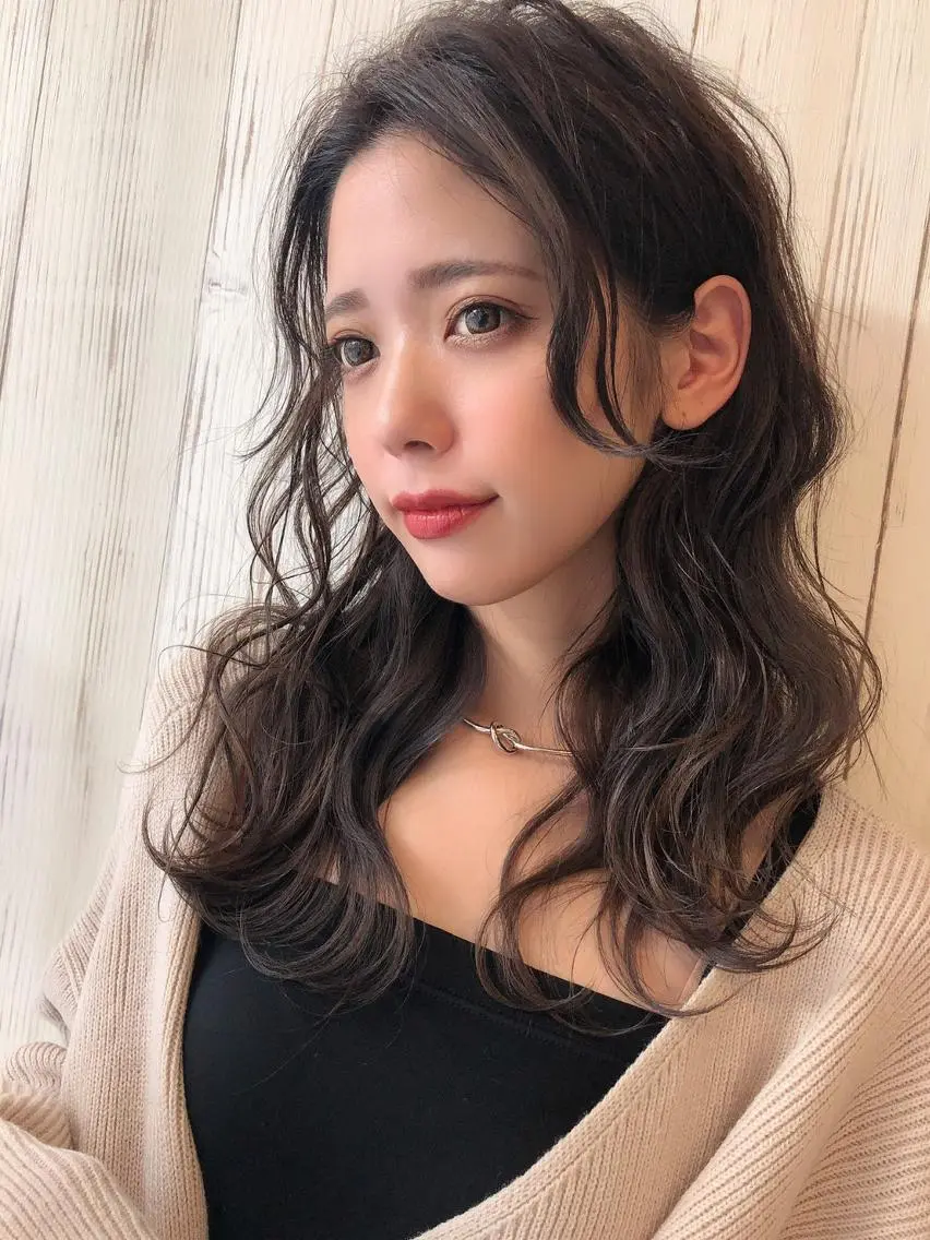 カラー ロング ブリーチ 小顔カット ⭐️Shelter by TOKYO⭐️のヘアスタイル