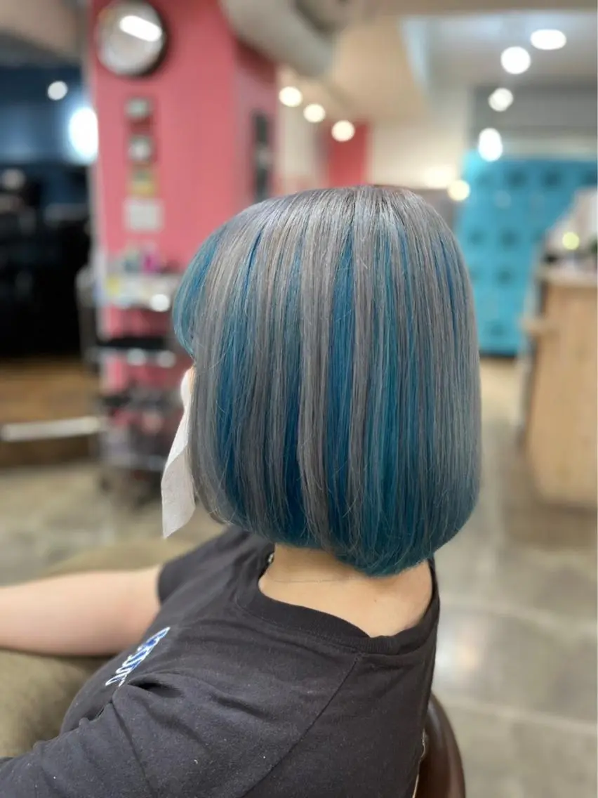 ショート カラー アクアカラー ブリーチ ブルーカラー シルバー ヘアカラー エリアNo.1カラー ⭐️hikaru⭐️のヘアスタイル