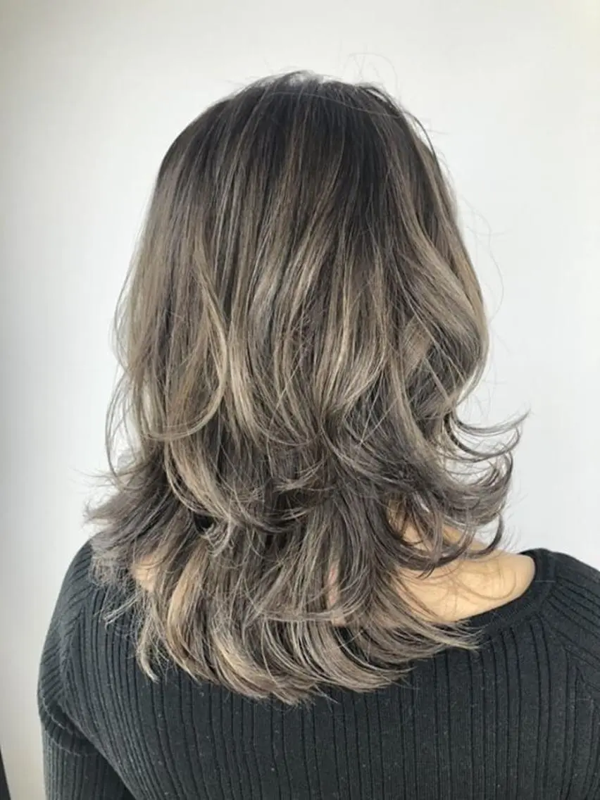 セミロング 外国人風カラー レイヤーカット ヘアカラー トリートメント haretoki 髪質改善サロンのヘアスタイル