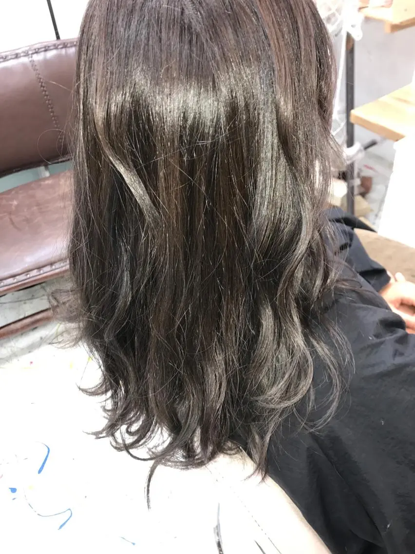 セミロング カラー ブリーチ ブルーカラー ブルージュ ブリーチなしカラー 平尾 拓也のヘアスタイル