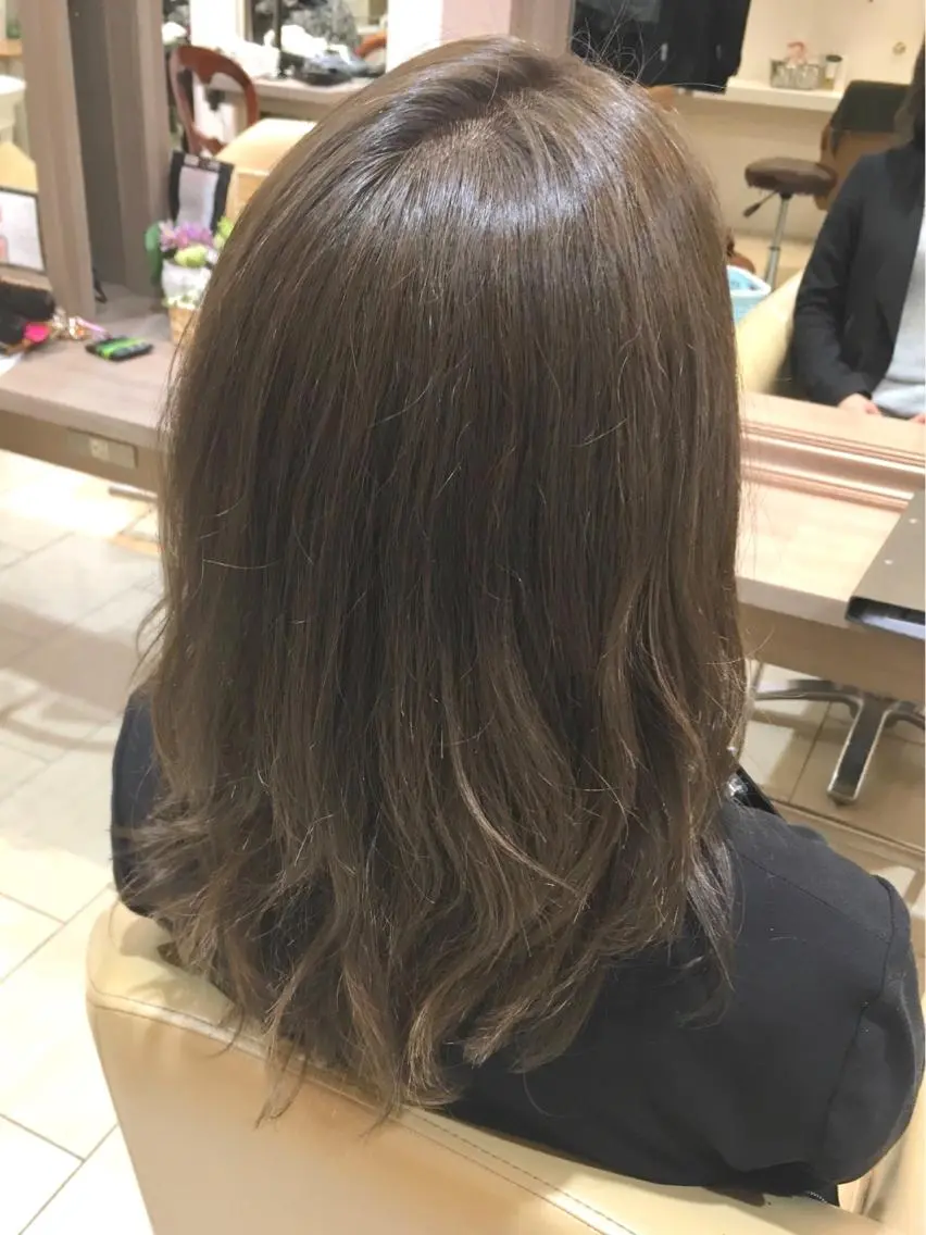 ミディアム カラー アッシュ 透明感カラー ラベンダーカラー ラベンダーアッシュ 農添 杏のヘアスタイル