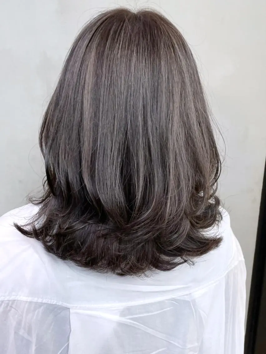 ミディアム カラー パーマ ヘアアレンジ ハイライトカラー ハイライト レイヤーカット ITbyALBUM 八王子店のヘアスタイル