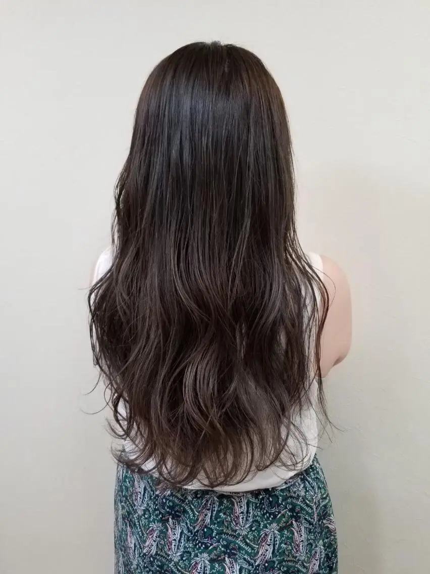 ロング 山口 栞奈のヘアスタイル