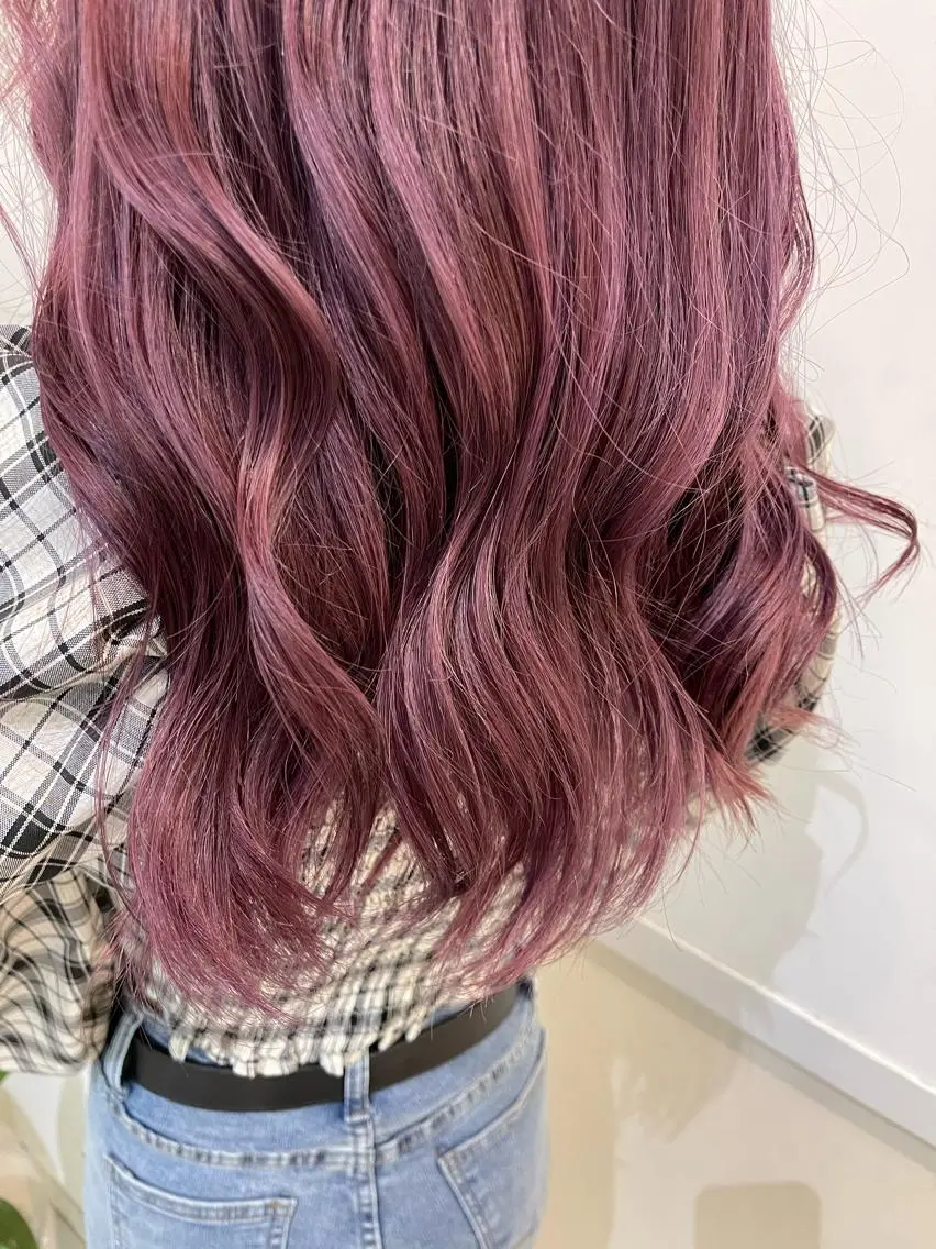 カラー イシイ シオリのヘアスタイル