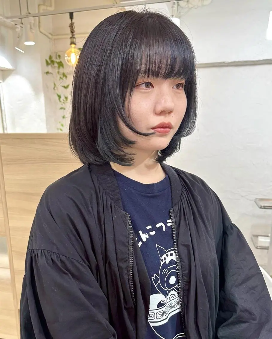 ショート カラー パーマ 切りっぱなしボブ 前下がりボブ ショートボブ 黒髪 ブルーカラー 髪質改善 縮毛矯正/ レイヤー/銀座/本木のヘアスタイル