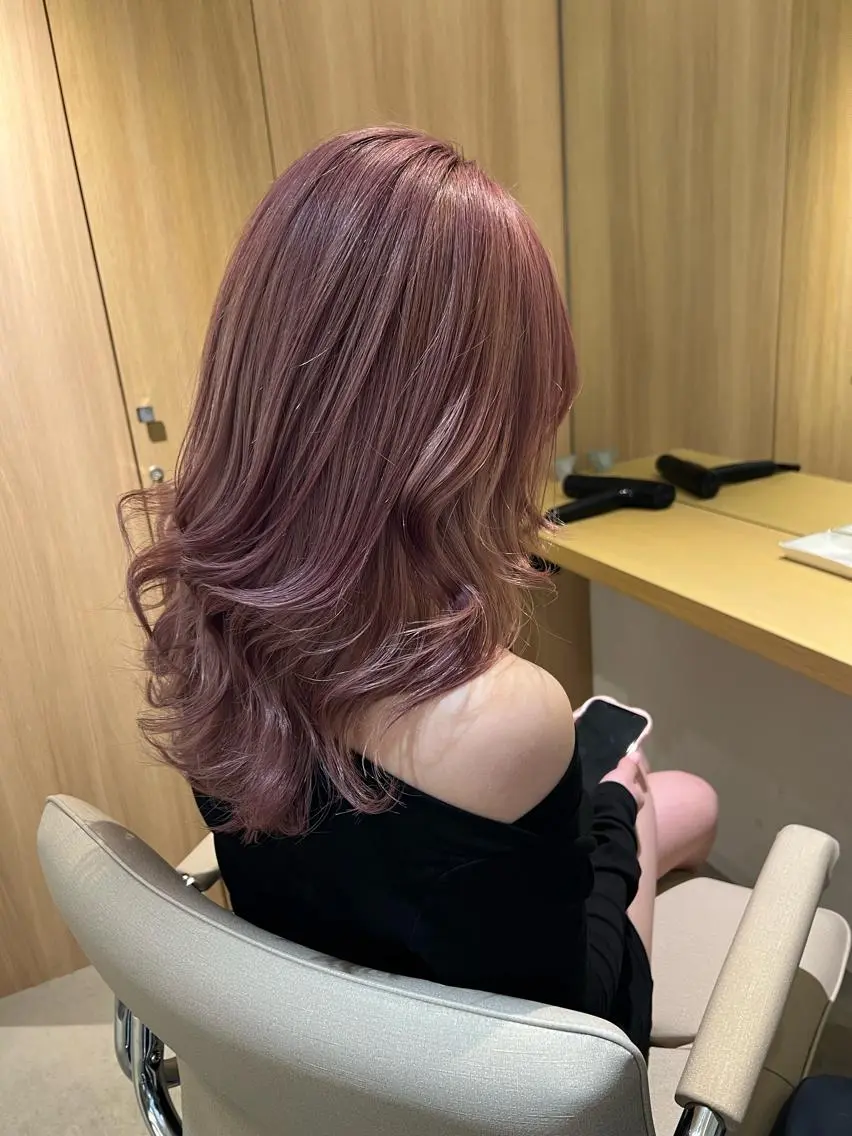 セミロング カラー ✨ブリーチ無し 透明感HIDEのヘアスタイル