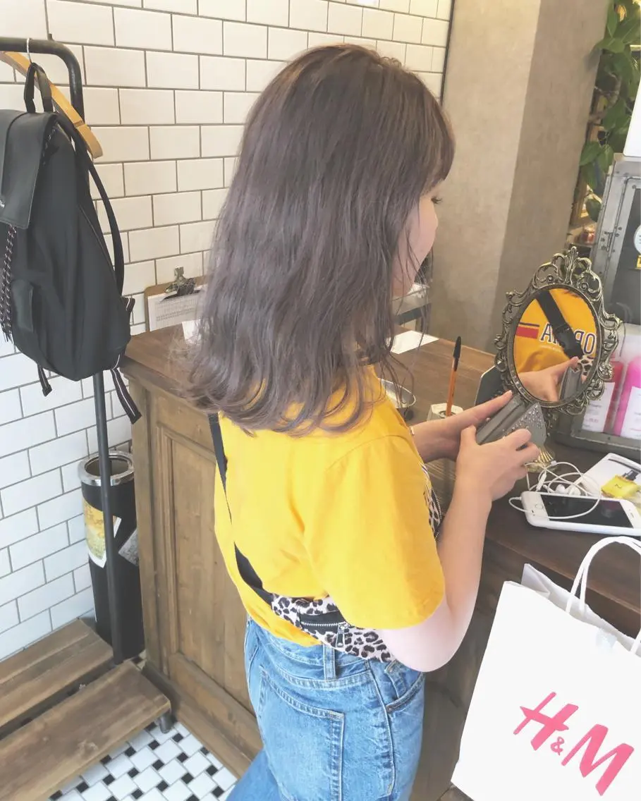 ミディアム カラー 顔周りレイヤーカット ブリーチminamiのヘアスタイル