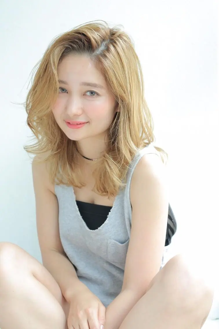 カラー ハイトーンブリーチ 土坂 由志【京都】のヘアスタイル