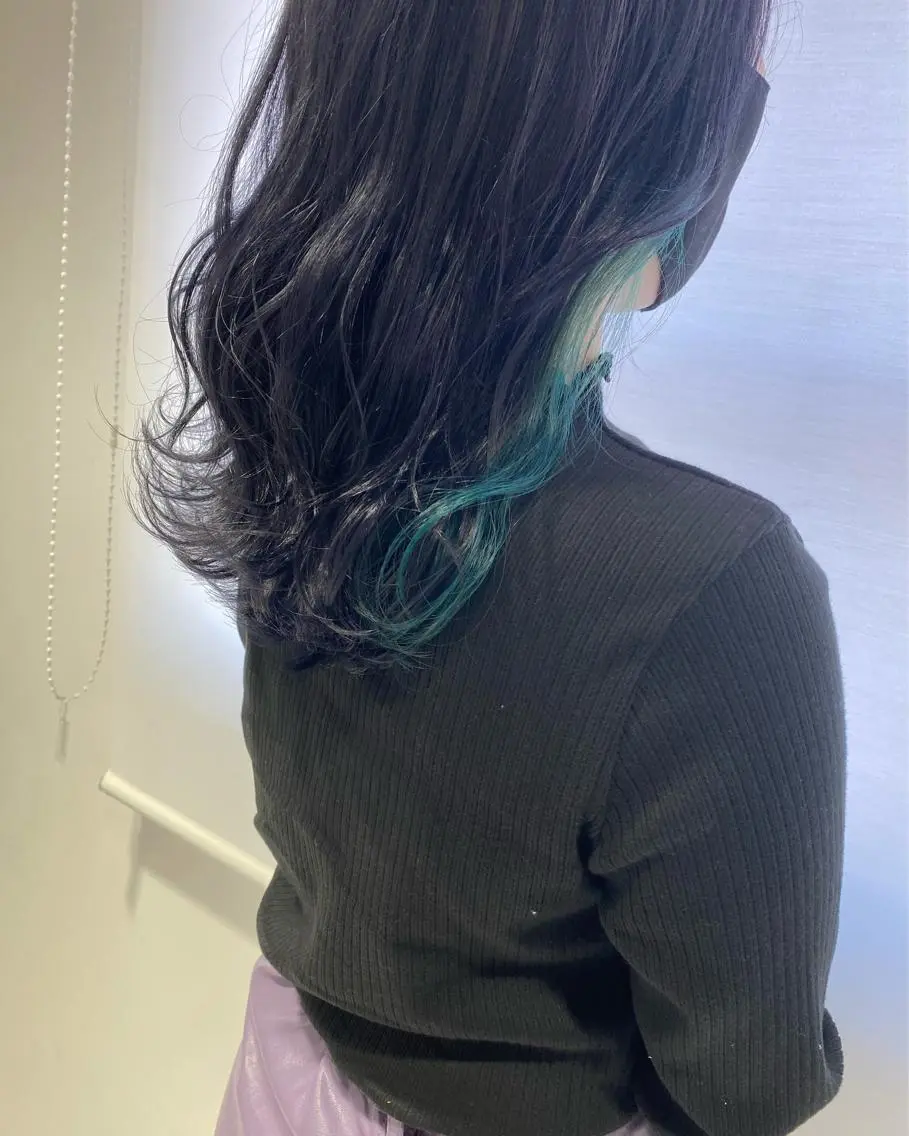 セミロング カラー ブルーカラー ブルーグレー 石井（遠藤） 愛莉のヘアスタイル