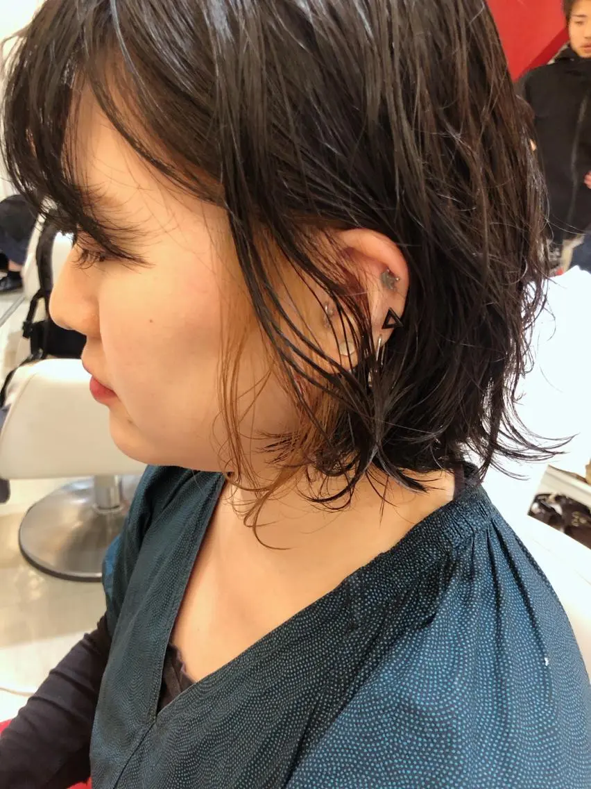 ミディアム カラー イヤリングカラー ヤマモト マイのヘアスタイル