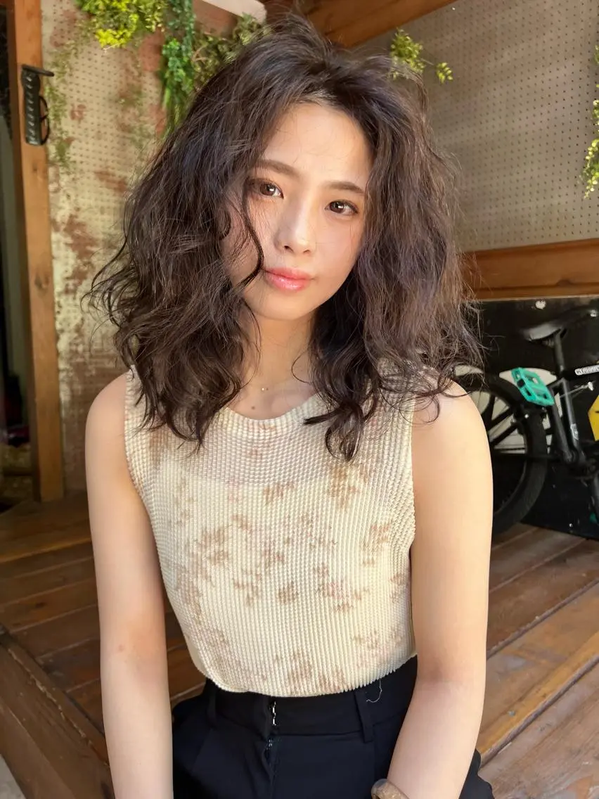 ミディアム カラー パーマ ミディアムパーマ 顔周りカット/透明感 カラー✂️MEIのヘアスタイル