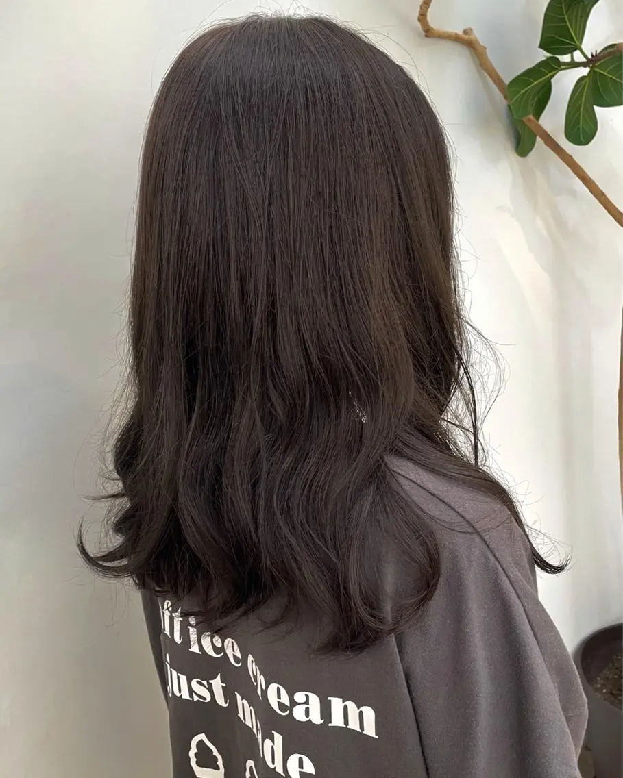ミディアム 塩谷 雪花のヘアスタイル