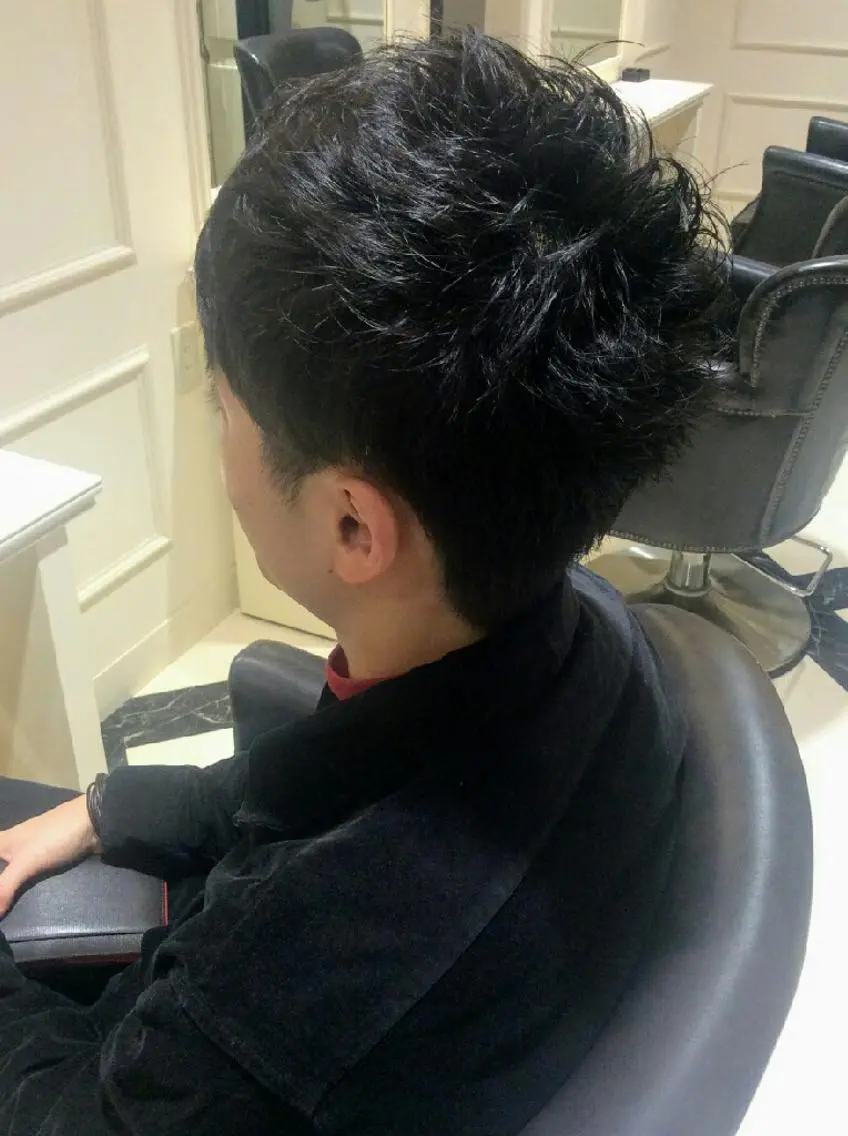 ショート メンズ ツーブロック 辻中 美花のヘアスタイル