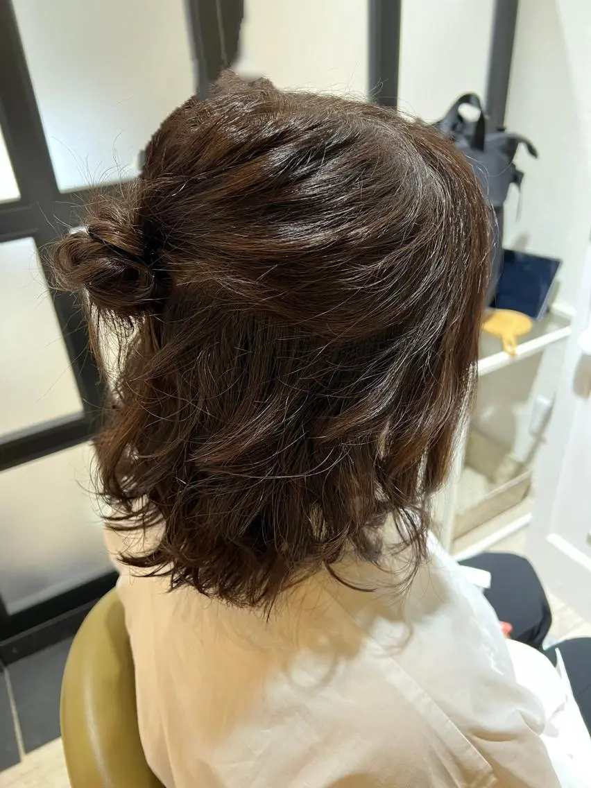 ミディアム ヘアアレンジ ハーフアップ 人見知りさんでも安心 奥田 里佳子のヘアスタイル